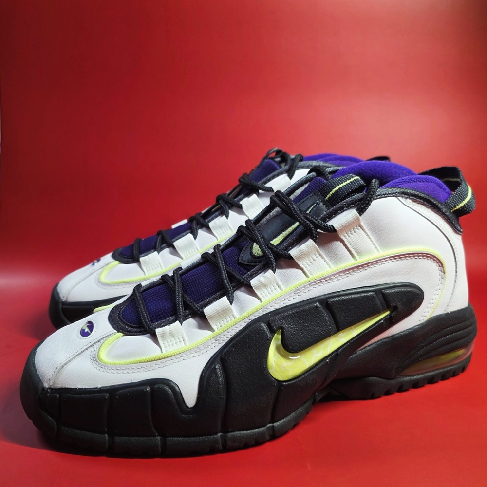 Nike Men's Black and White Sneakers
